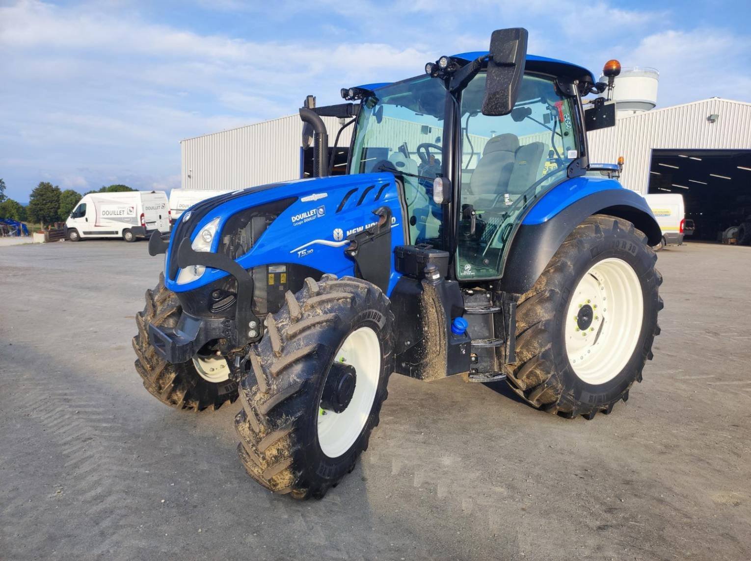 Traktor Türe ait New Holland T5 110 AC, Gebrauchtmaschine içinde Laval (resim 1)