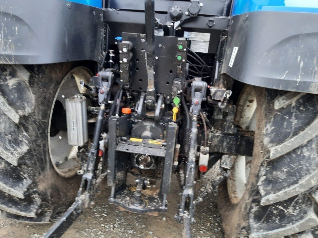 Traktor tip New Holland T5 110 AC, Gebrauchtmaschine in Laval (Poză 7)