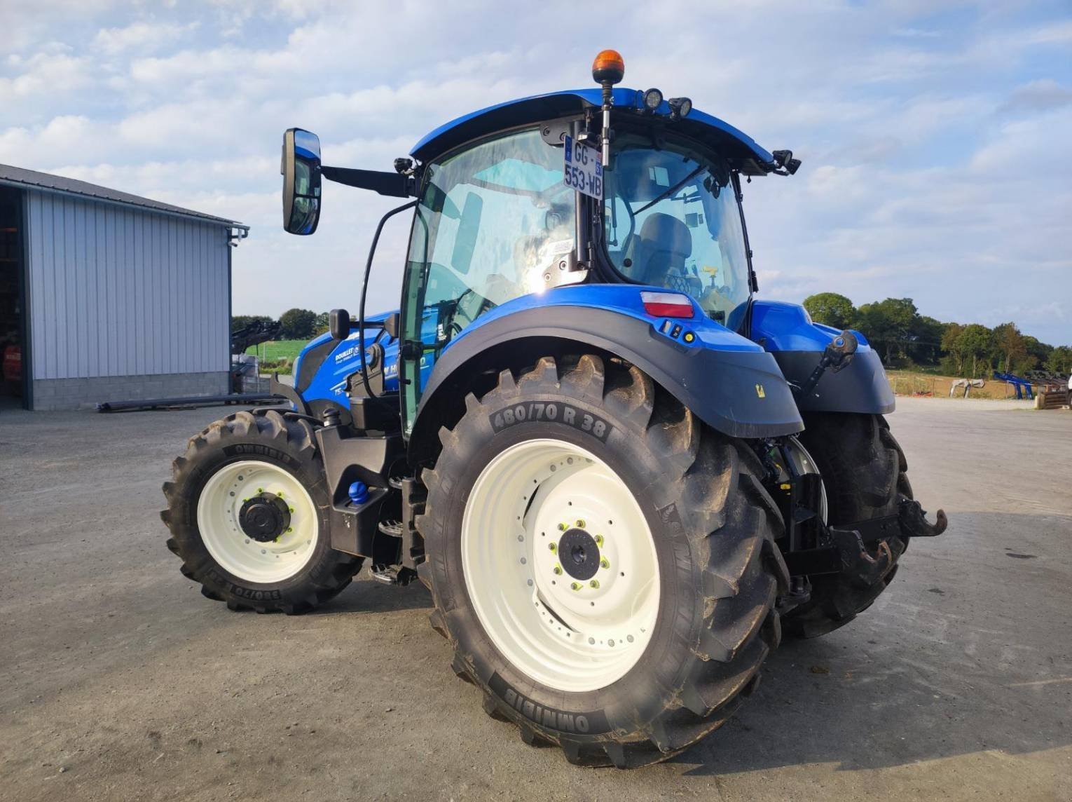 Traktor типа New Holland T5 110 AC, Gebrauchtmaschine в Laval (Фотография 4)