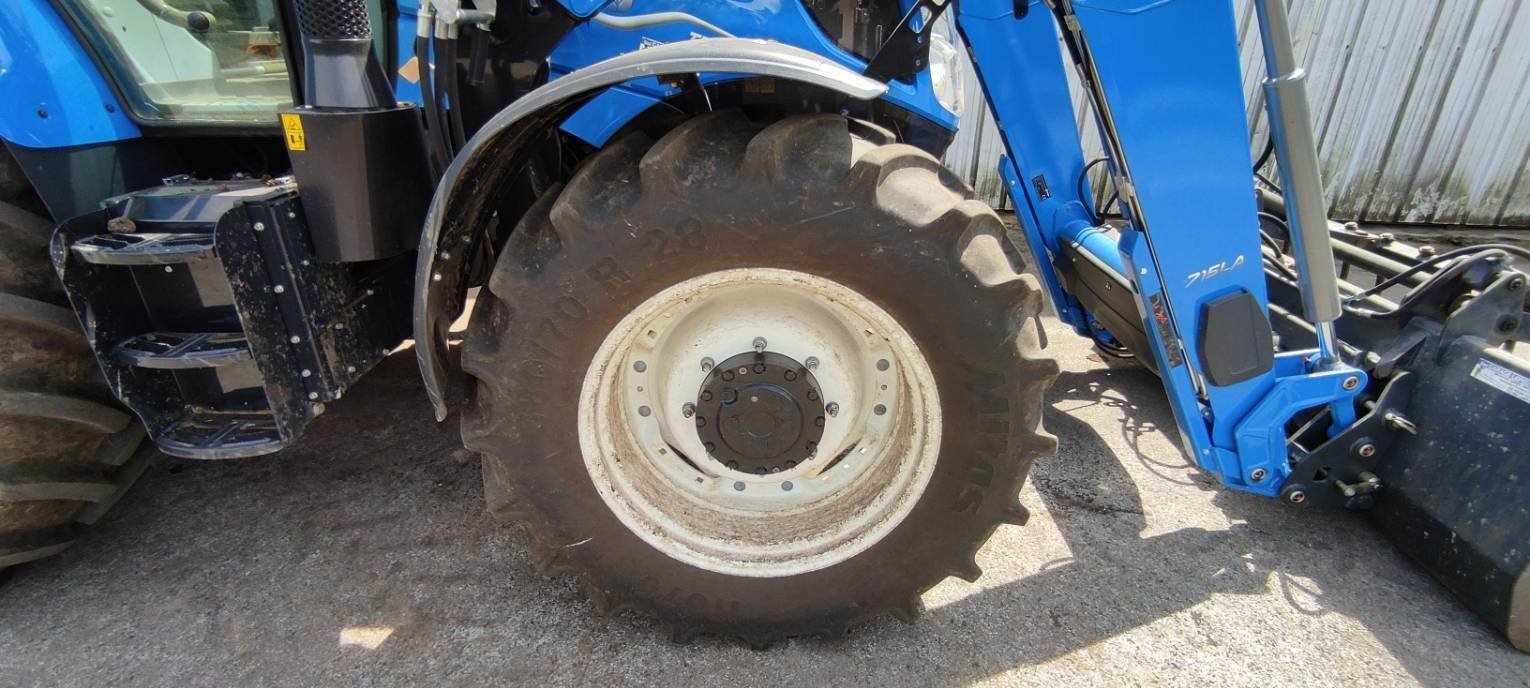 Traktor van het type New Holland T5 110 EC, Gebrauchtmaschine in Le Horps (Foto 10)