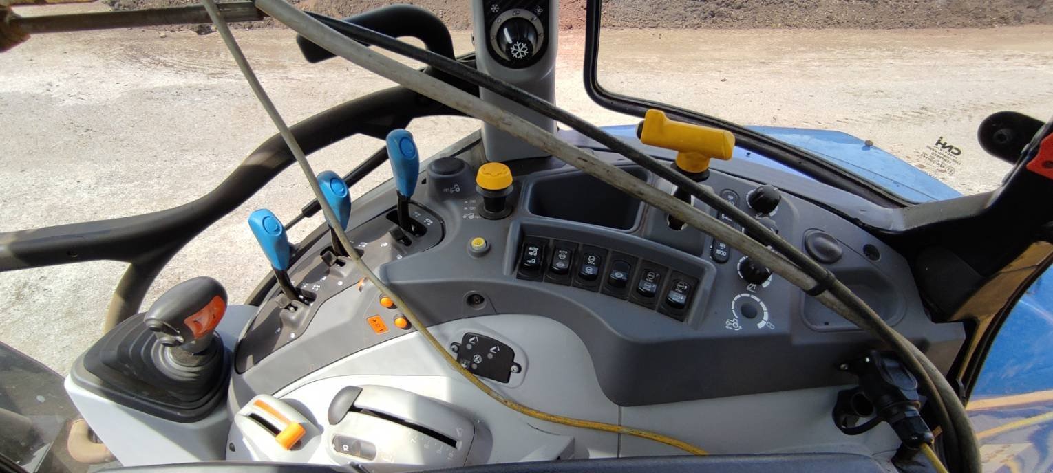 Traktor du type New Holland T5 110 EC, Gebrauchtmaschine en Le Horps (Photo 11)