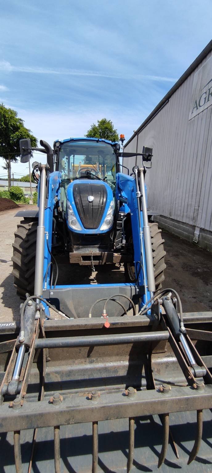 Traktor of the type New Holland T5 110 EC, Gebrauchtmaschine in Le Horps (Picture 8)