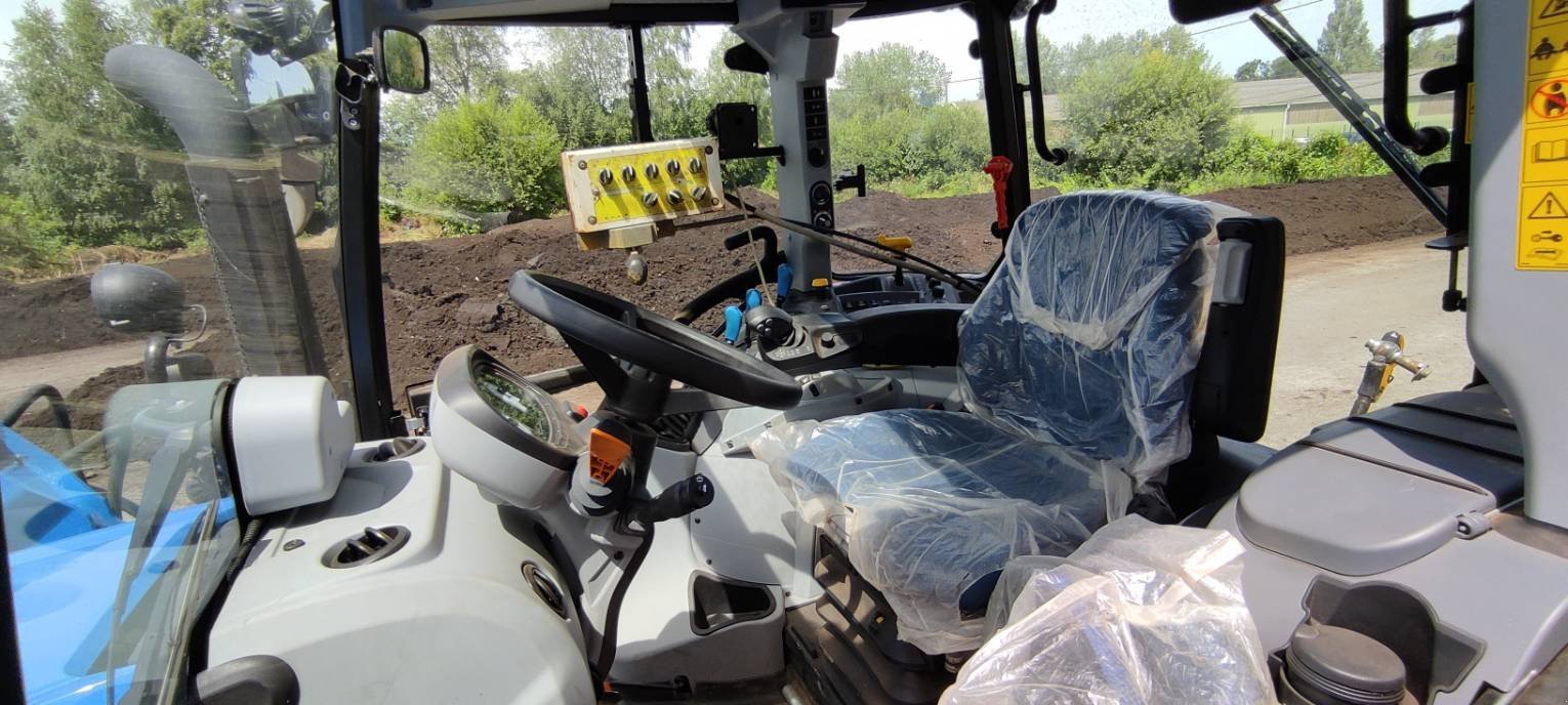 Traktor of the type New Holland T5 110 EC, Gebrauchtmaschine in Le Horps (Picture 3)