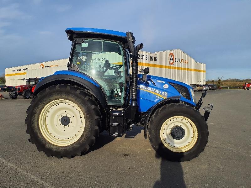 Traktor of the type New Holland T5-110AC, Gebrauchtmaschine in ANTIGNY (Picture 1)