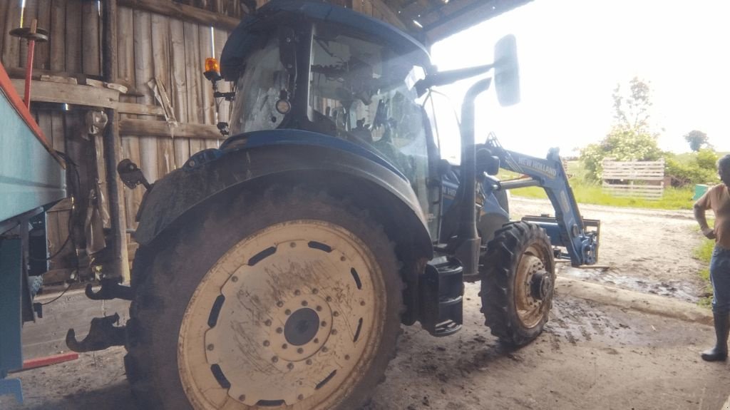 Traktor tipa New Holland T5 120 AUTO, Gebrauchtmaschine u ENNEZAT (Slika 3)