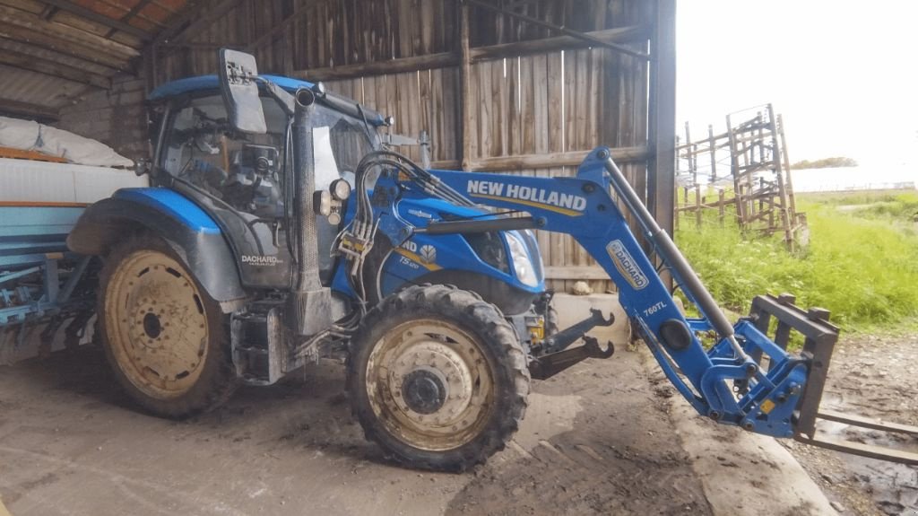 Traktor типа New Holland T5 120 AUTO, Gebrauchtmaschine в ENNEZAT (Фотография 1)