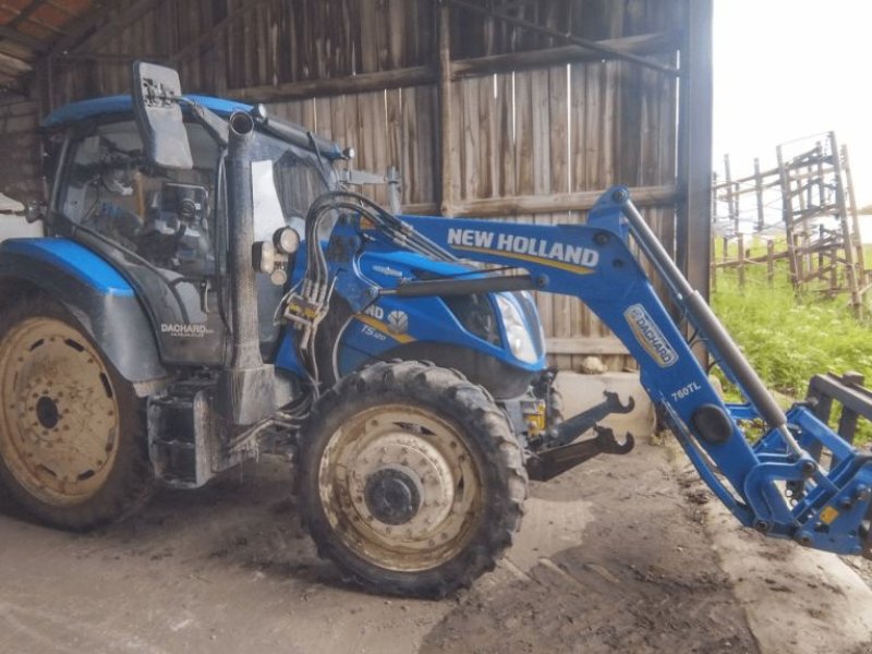 Traktor van het type New Holland T5 120 AUTO, Gebrauchtmaschine in ENNEZAT