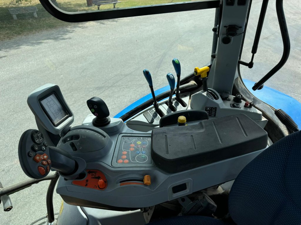 Traktor tipa New Holland T5 120 DYNAMIC COMMAND, Gebrauchtmaschine u PIERRE BUFFIERE (Slika 9)