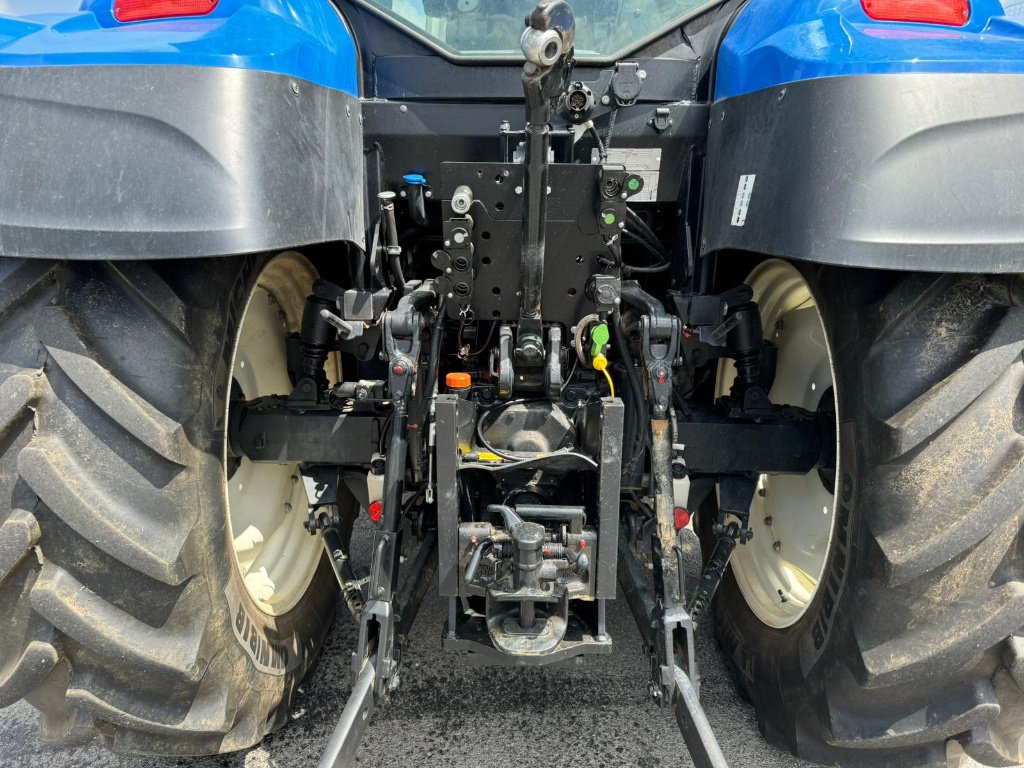 Traktor of the type New Holland T5 120 DYNAMIC COMMAND, Gebrauchtmaschine in PIERRE BUFFIERE (Picture 7)