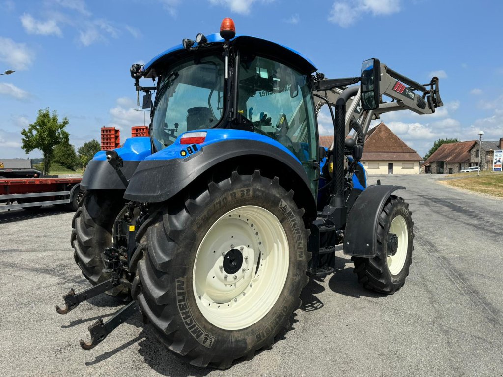 Traktor of the type New Holland T5 120 DYNAMIC COMMAND, Gebrauchtmaschine in PIERRE BUFFIERE (Picture 4)