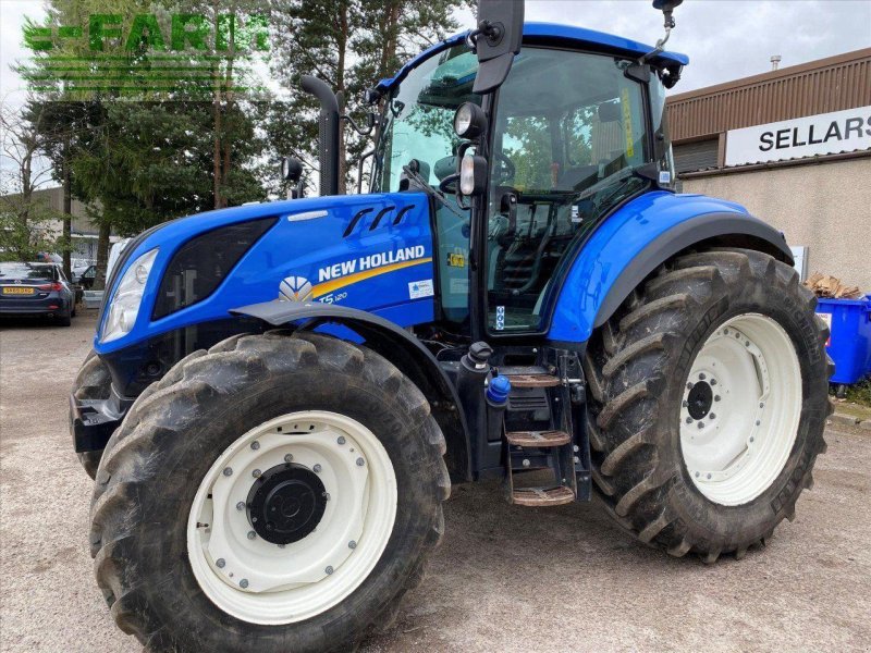 Traktor типа New Holland T5 120, Gebrauchtmaschine в FORRES