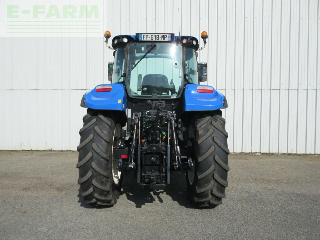 Traktor от тип New Holland t5-120, Gebrauchtmaschine в PLOUIGNEAU (Снимка 6)