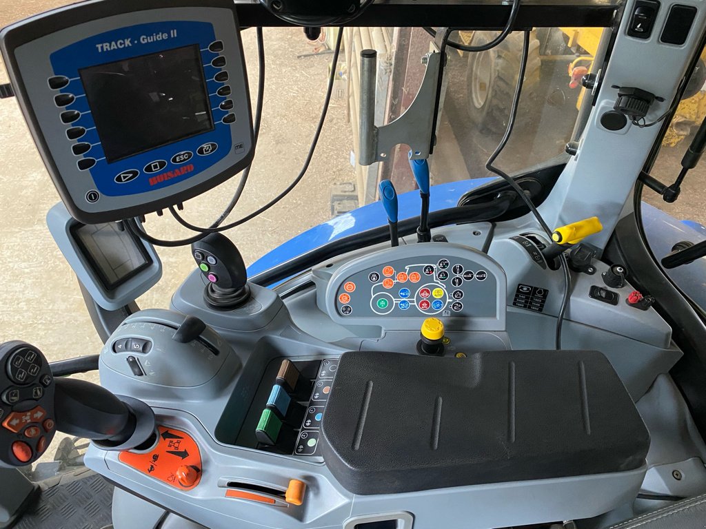 Traktor Türe ait New Holland T5 120, Gebrauchtmaschine içinde UZERCHE (resim 5)