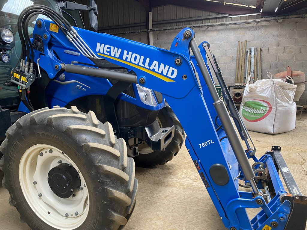 Traktor Türe ait New Holland T5 120, Gebrauchtmaschine içinde UZERCHE (resim 10)