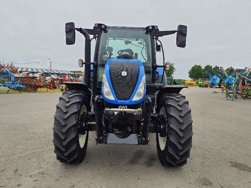 Traktor Türe ait New Holland T5-130AC, Gebrauchtmaschine içinde ANTIGNY (resim 3)