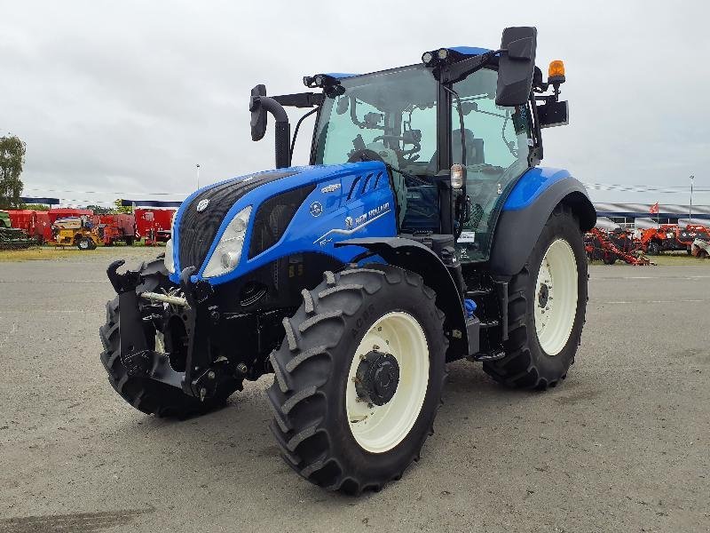 Traktor от тип New Holland T5-130AC, Gebrauchtmaschine в ANTIGNY (Снимка 4)