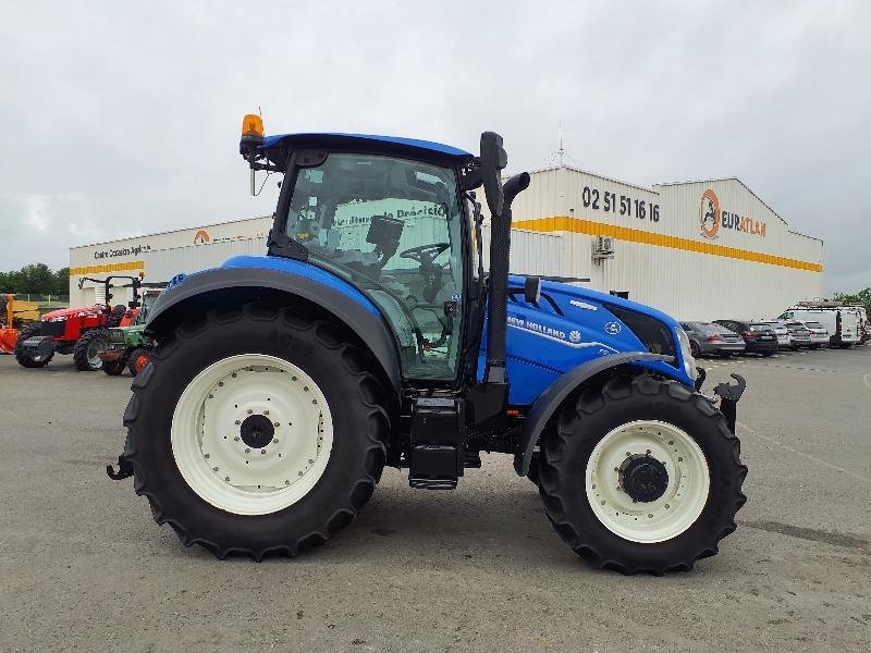 Traktor des Typs New Holland T5-130AC, Gebrauchtmaschine in ANTIGNY (Bild 1)