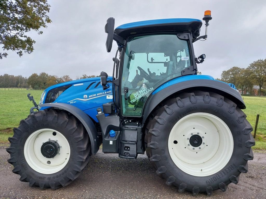 Traktor of the type New Holland T5 140 DC, Neumaschine in Wierden (Picture 1)