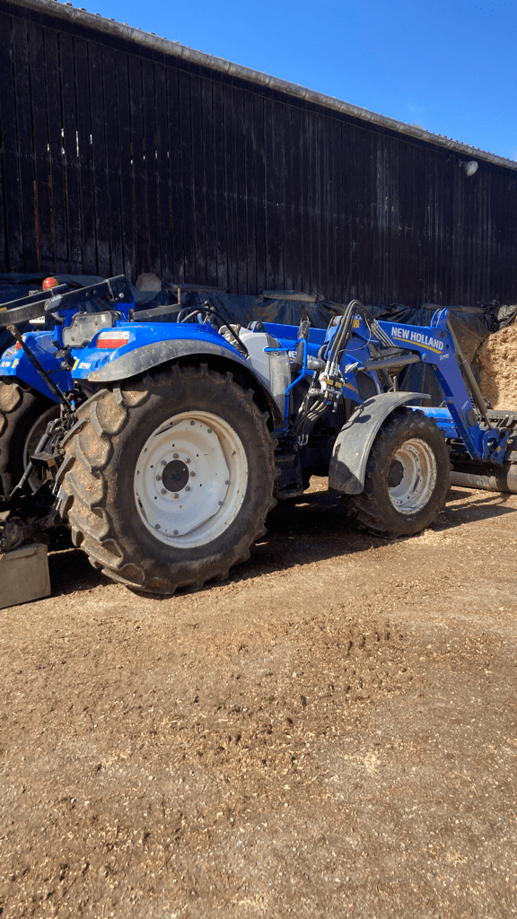 Traktor от тип New Holland T5 95 DUAL COMMAND, Gebrauchtmaschine в TREMEUR (Снимка 2)