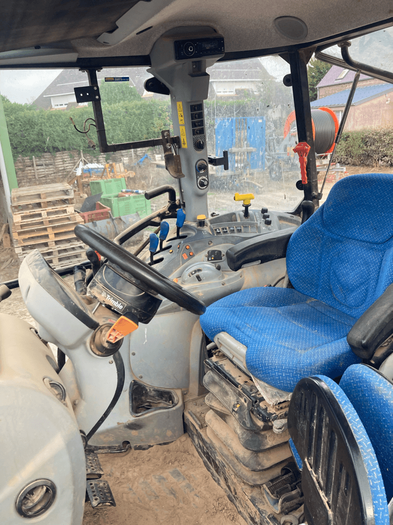 Traktor typu New Holland T5 95 ELECTRO COMMAND, Gebrauchtmaschine w CONDE SUR VIRE (Zdjęcie 4)