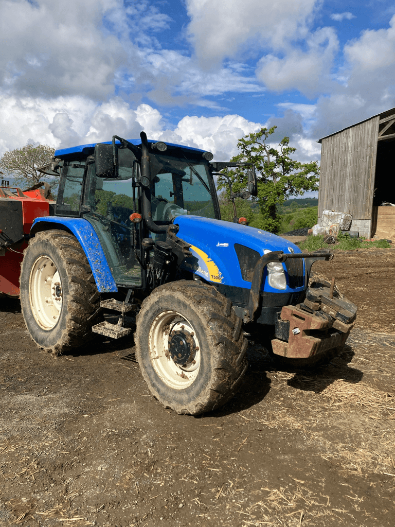 Traktor typu New Holland T5060 DUAL COMMAND, Gebrauchtmaschine w CONDE SUR VIRE (Zdjęcie 1)