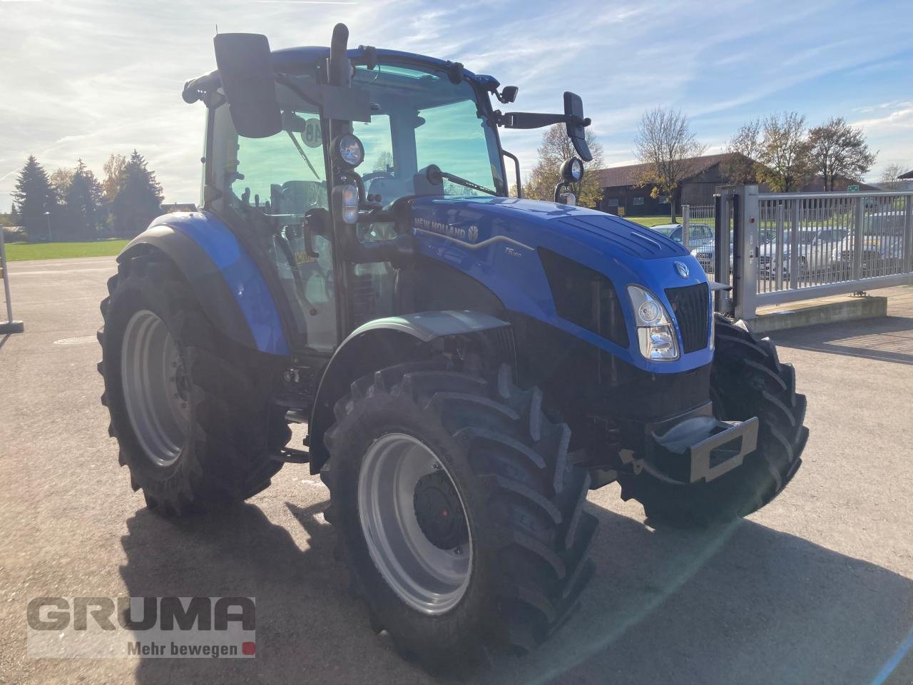 Traktor of the type New Holland T5.100 DC 1.5, Neumaschine in Friedberg-Derching (Picture 3)