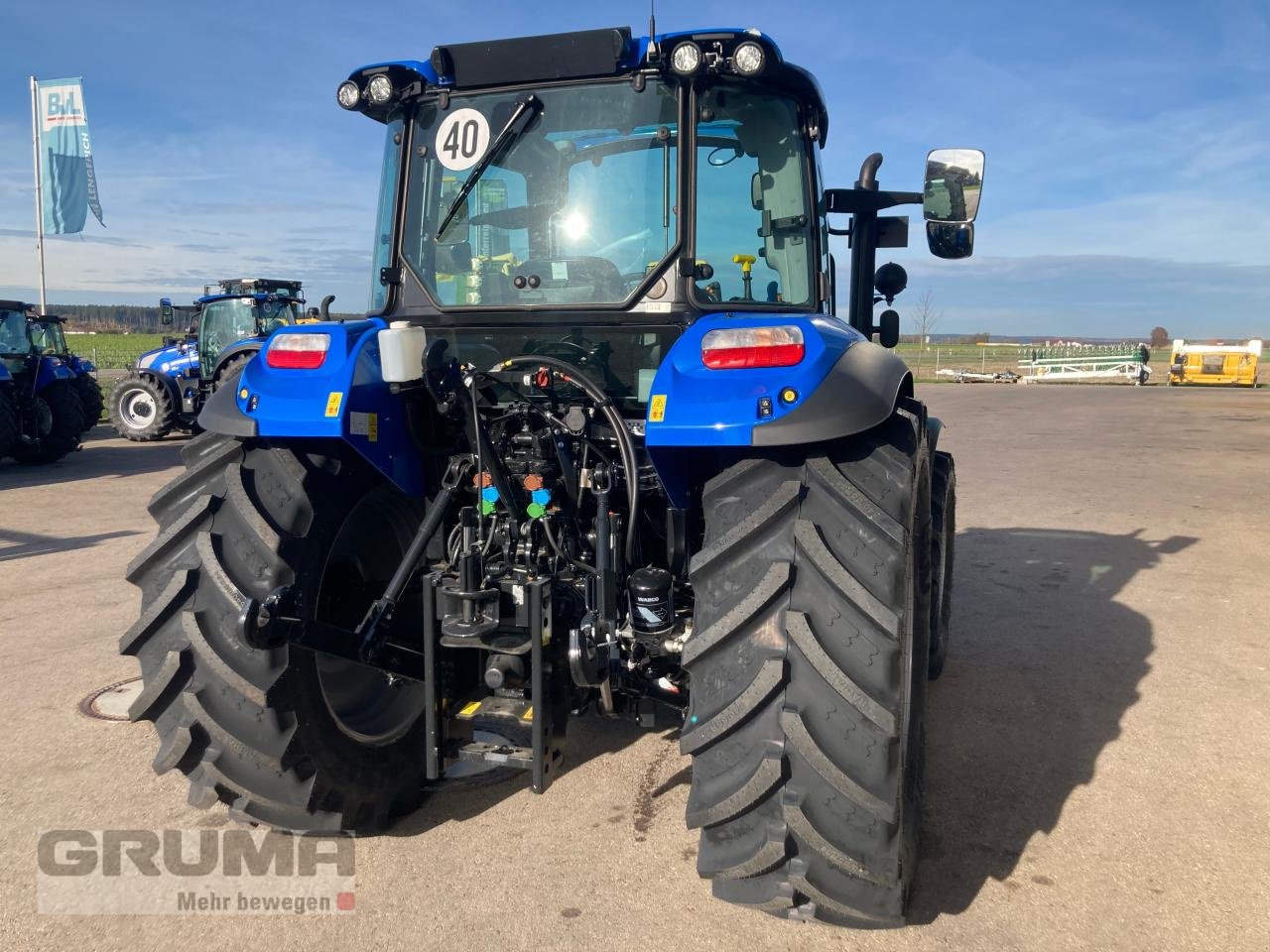 Traktor of the type New Holland T5.100 DC 1.5, Neumaschine in Friedberg-Derching (Picture 4)