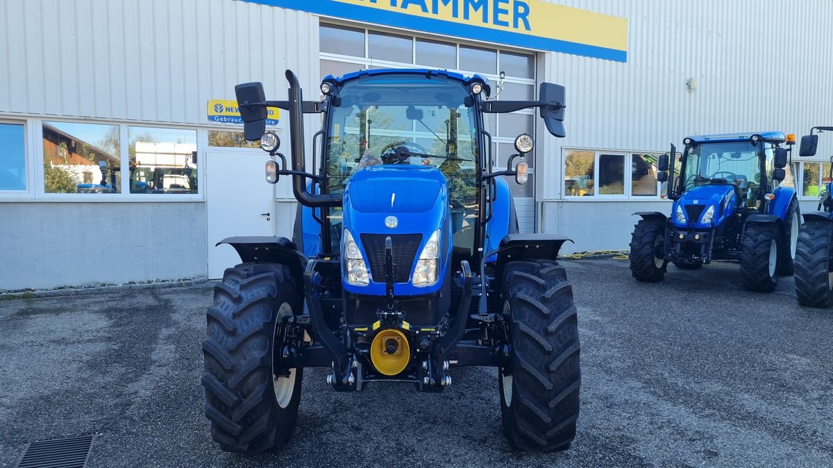 Traktor of the type New Holland T5.100 Dual Command, Neumaschine in Burgkirchen (Picture 1)