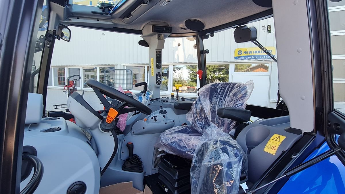 Traktor van het type New Holland T5.100 Dual Command, Neumaschine in Burgkirchen (Foto 8)