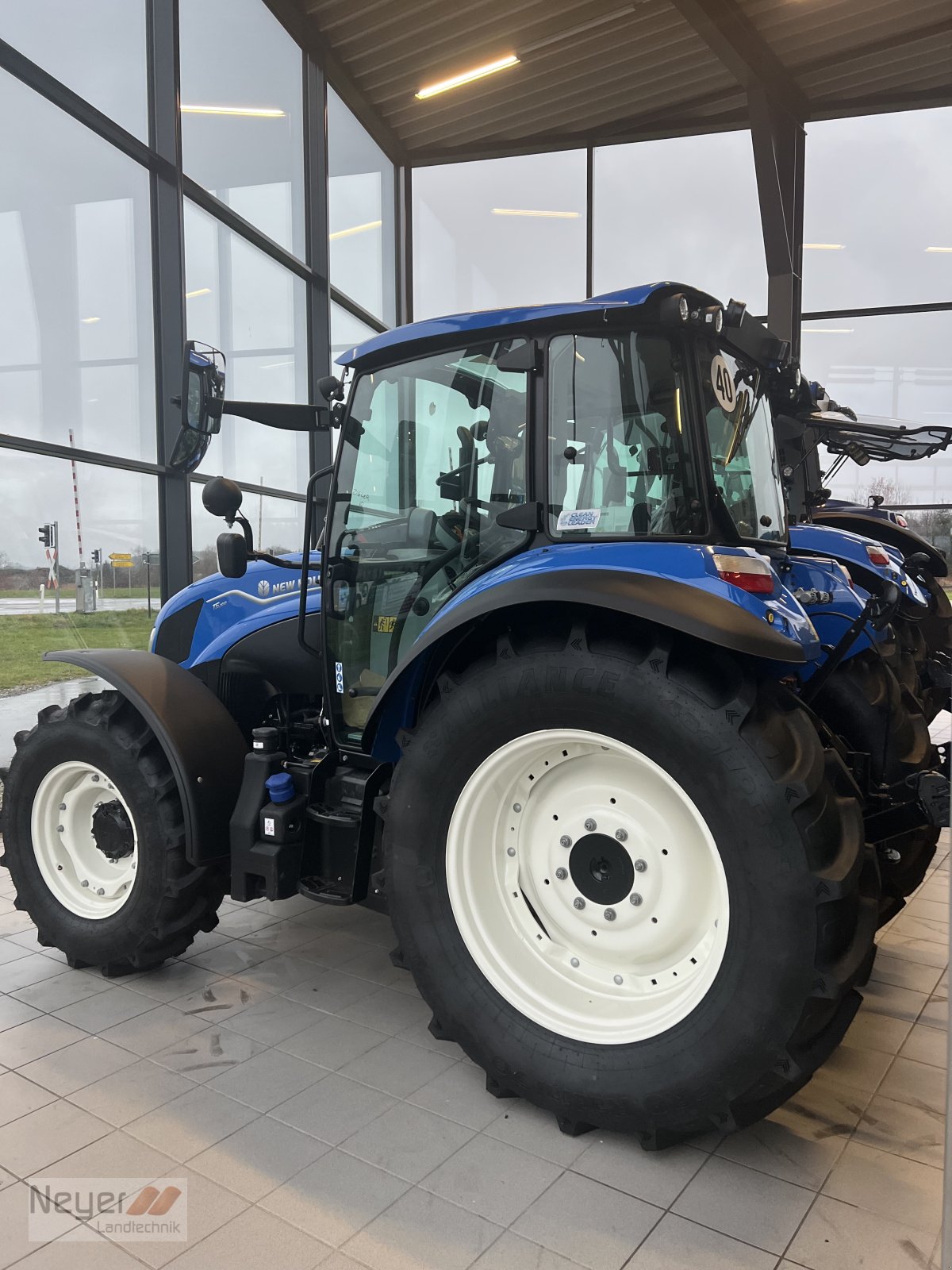 Traktor of the type New Holland T5.100 Dual Command, Neumaschine in Bad Waldsee Mennisweiler (Picture 2)