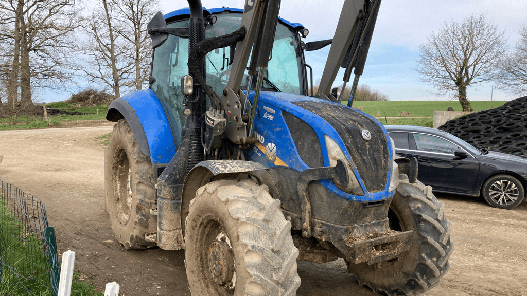 Traktor typu New Holland T5.100 EVOLUTION, Gebrauchtmaschine v TREMEUR (Obrázek 1)