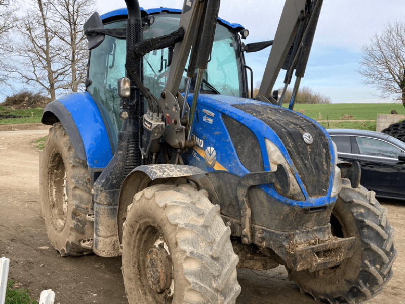 Traktor del tipo New Holland T5.100 EVOLUTION, Gebrauchtmaschine en TREMEUR (Imagen 1)