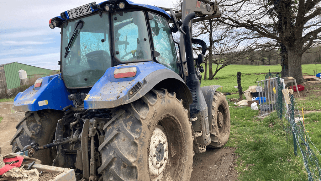 Traktor van het type New Holland T5.100 EVOLUTION, Gebrauchtmaschine in TREMEUR (Foto 4)