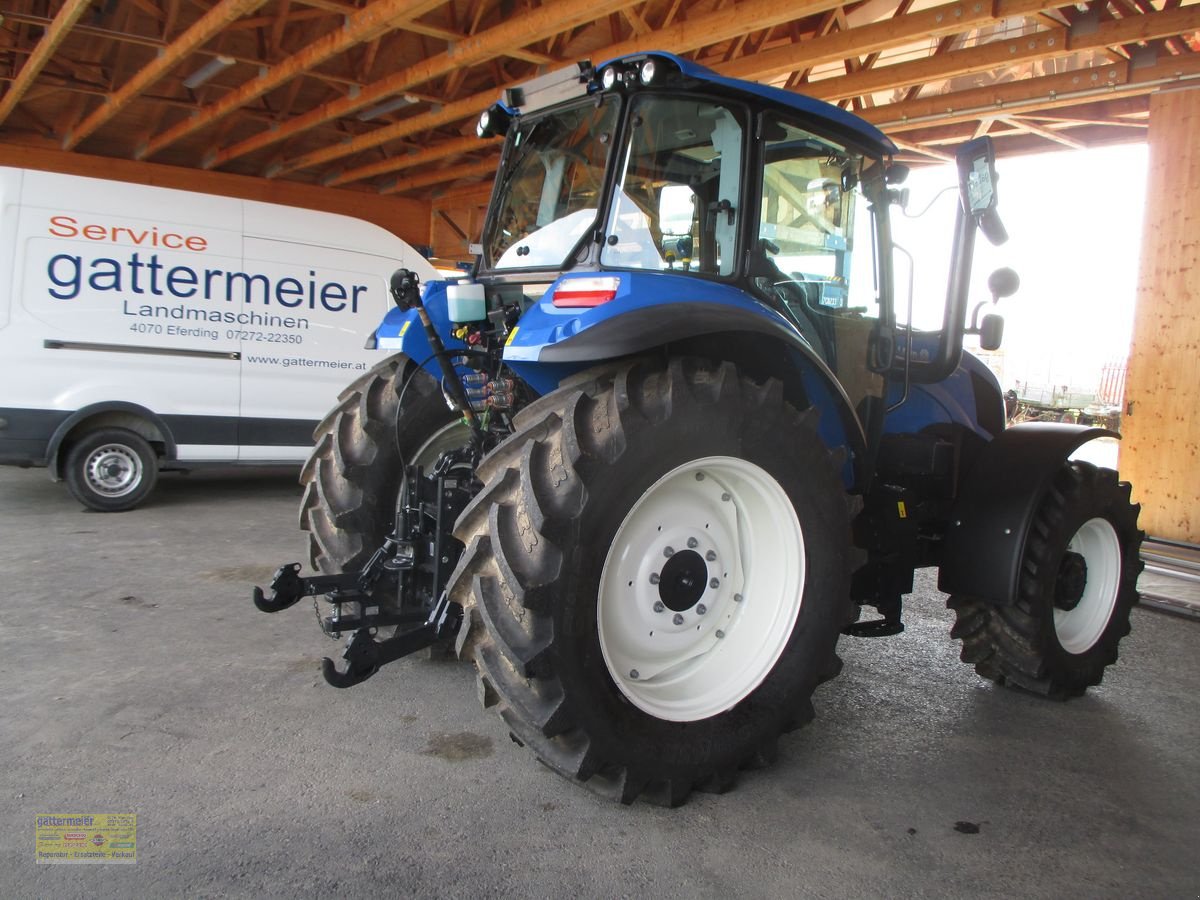 Traktor des Typs New Holland T5.100 Powershuttle, Gebrauchtmaschine in Eferding (Bild 2)