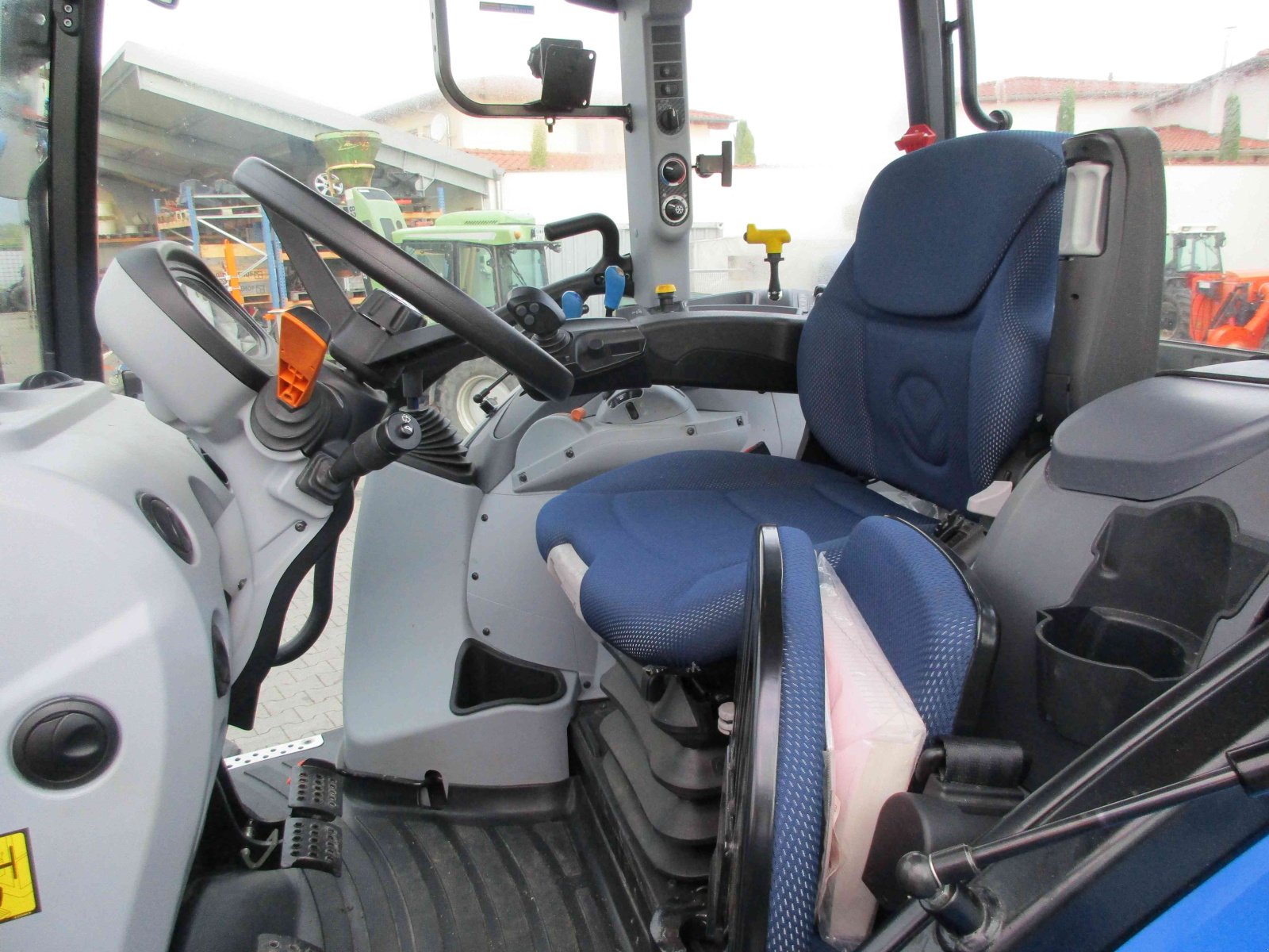 Traktor del tipo New Holland T5.100EC, Gebrauchtmaschine en Niederkirchen (Imagen 4)