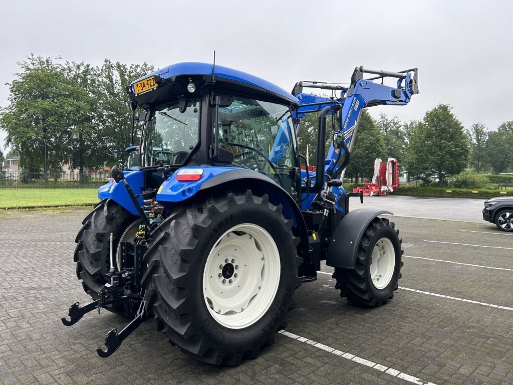 Traktor Türe ait New Holland T5.100S power shuttle, Neumaschine içinde Bladel (resim 5)