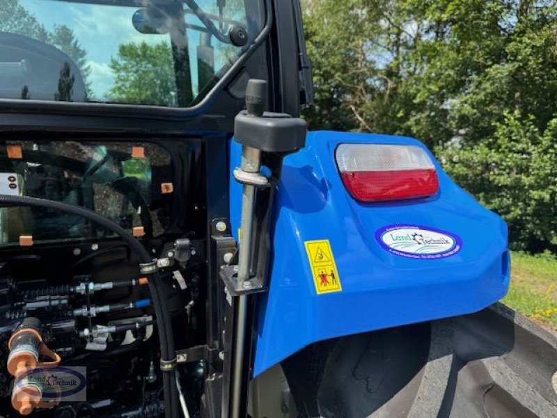 Traktor of the type New Holland T5.100S Synchro Shuttle, Neumaschine in Münzkirchen (Picture 10)