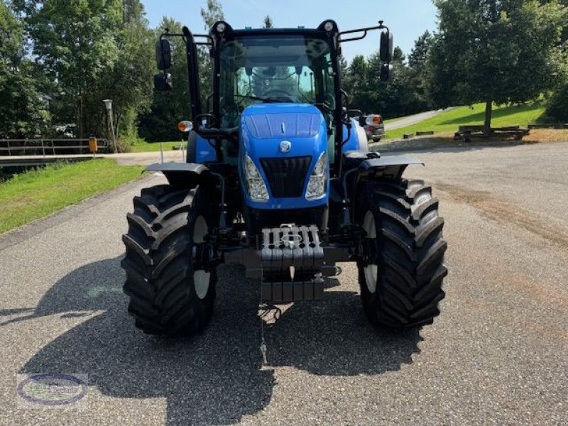 Traktor of the type New Holland T5.100S Synchro Shuttle, Neumaschine in Münzkirchen (Picture 1)