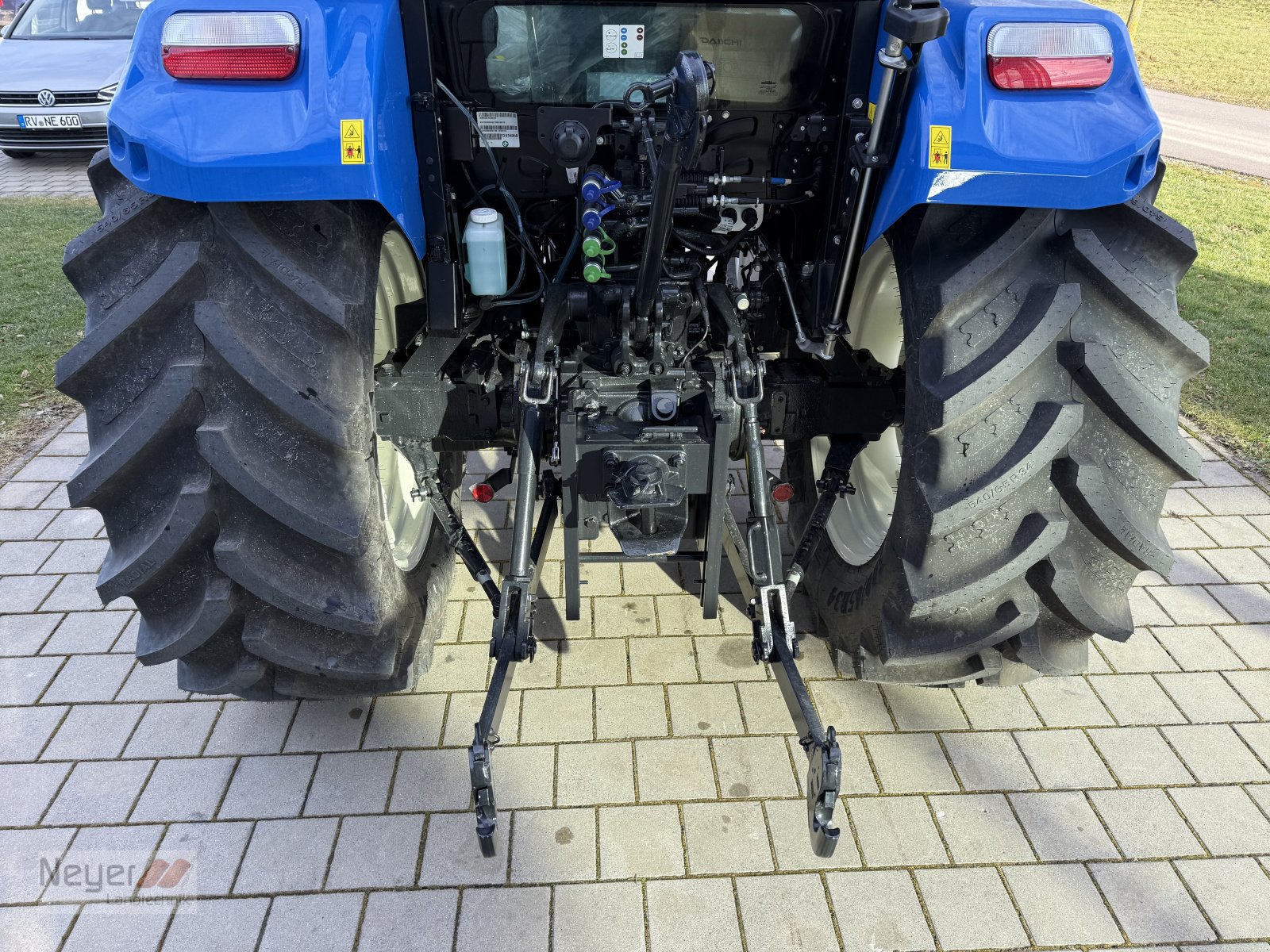 Traktor des Typs New Holland T5.100S, Neumaschine in Bad Waldsee Mennisweiler (Bild 5)