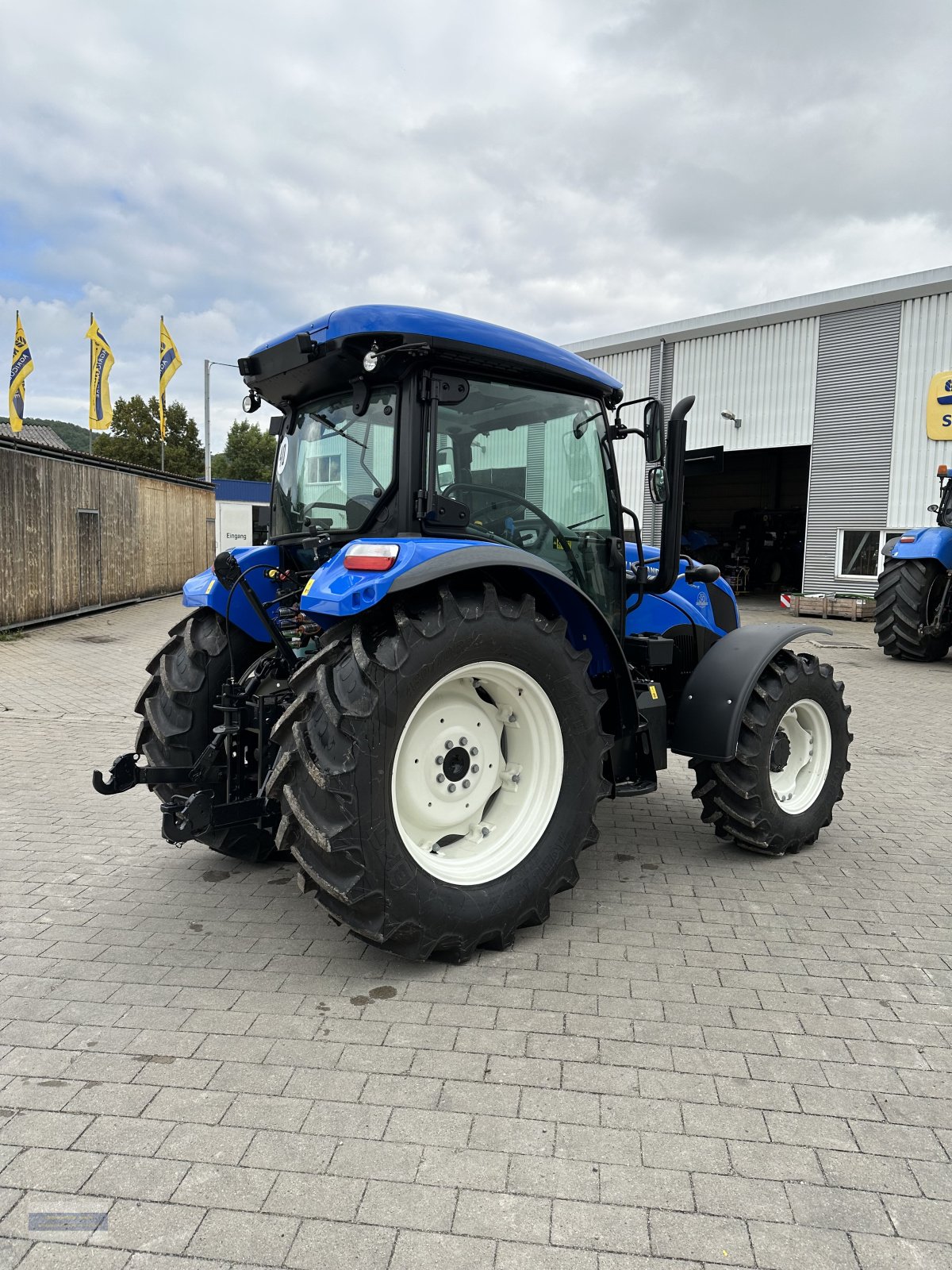 Traktor of the type New Holland T5.100S, Neumaschine in Bad Köstritz (Picture 5)