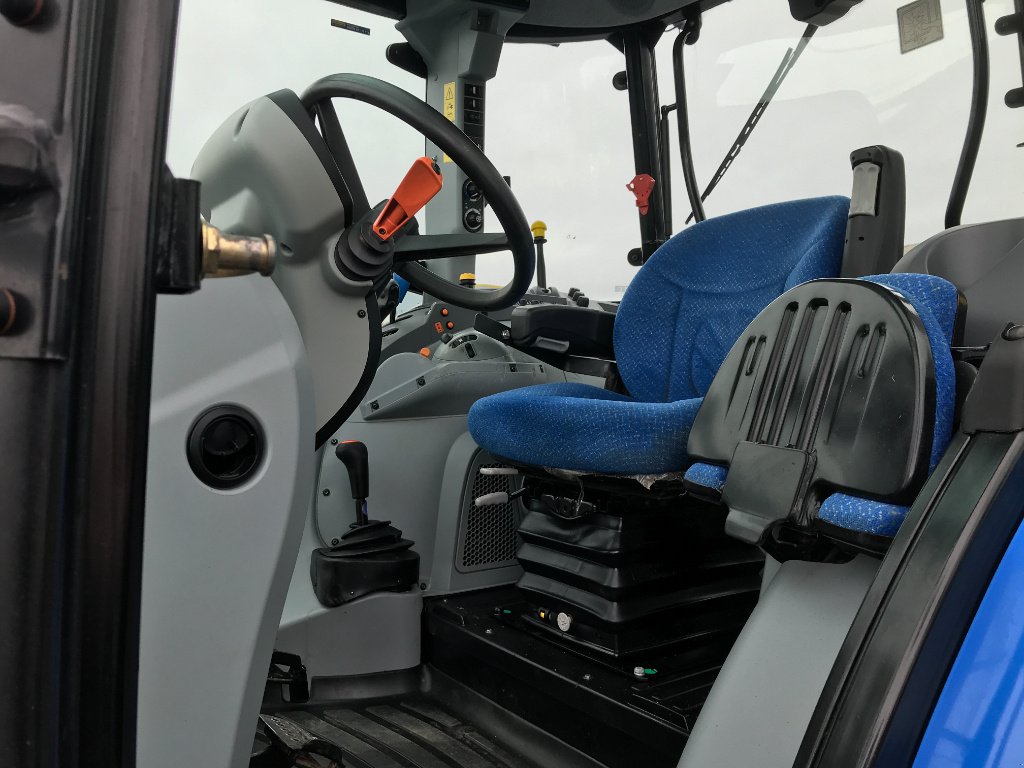 Traktor typu New Holland T5.105 DUAL COMMAND, Gebrauchtmaschine v UZERCHE (Obrázok 5)