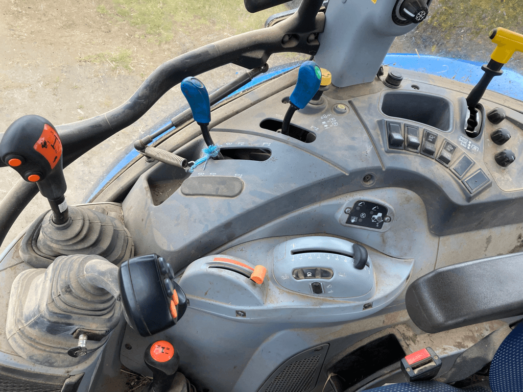 Traktor του τύπου New Holland T5.105 DUAL COMMAND, Gebrauchtmaschine σε CONDE SUR VIRE (Φωτογραφία 2)