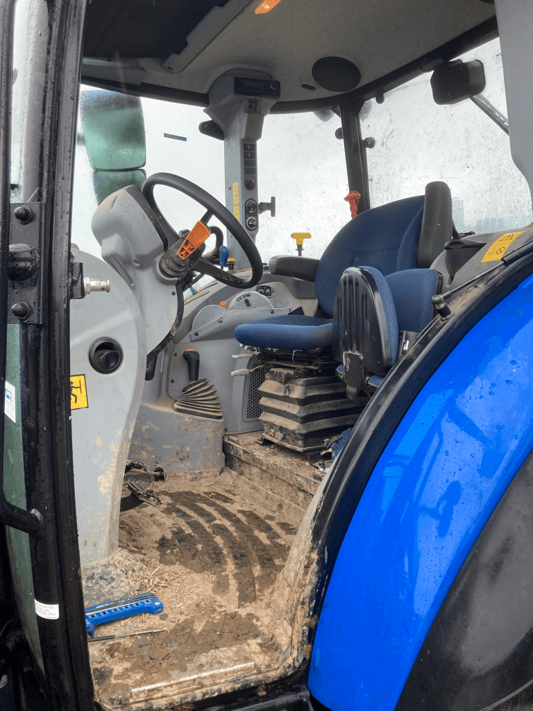 Traktor Türe ait New Holland T5.105 DUAL COMMAND, Gebrauchtmaschine içinde CONDE SUR VIRE (resim 5)