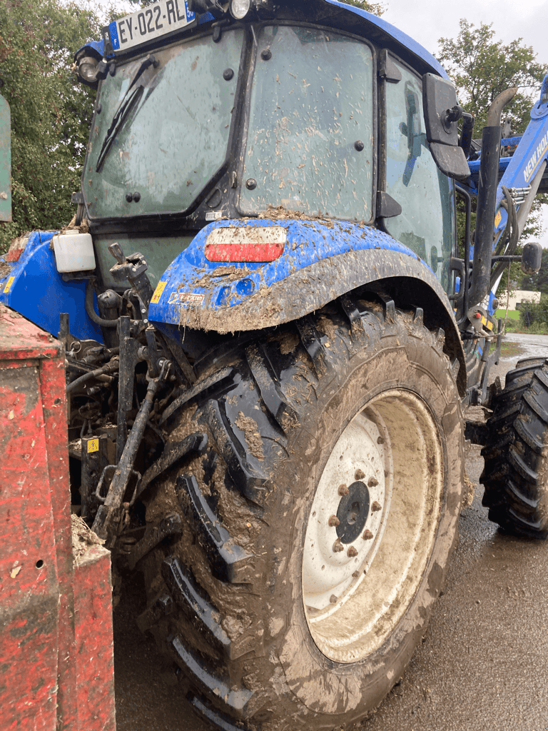 Traktor от тип New Holland T5.105 DUAL COMMAND, Gebrauchtmaschine в TREMEUR (Снимка 3)