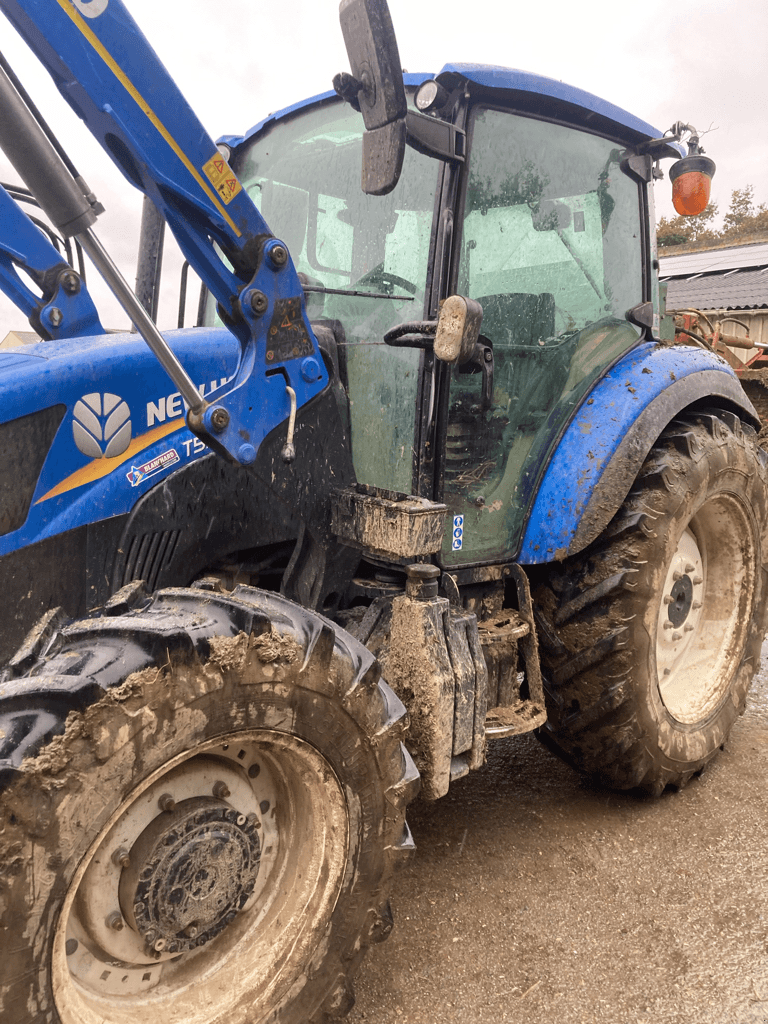 Traktor от тип New Holland T5.105 DUAL COMMAND, Gebrauchtmaschine в TREMEUR (Снимка 1)