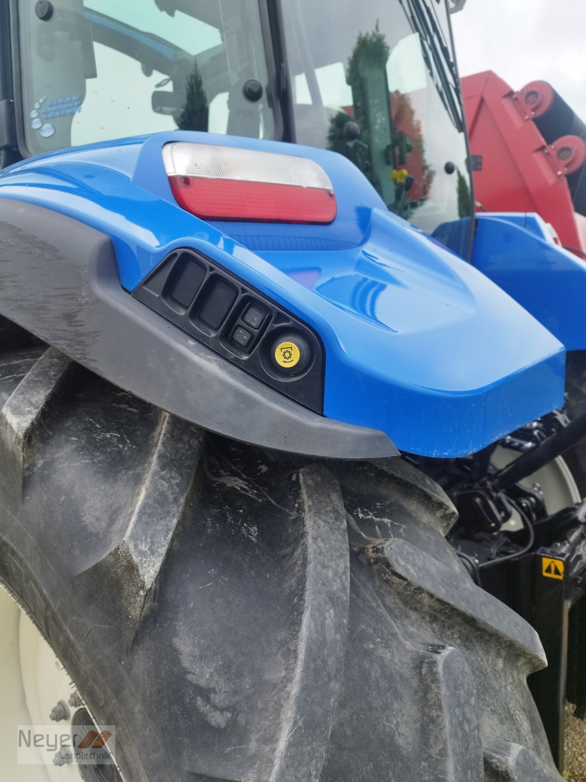 Traktor Türe ait New Holland T5.105 EC, Gebrauchtmaschine içinde Bad Waldsee Mennisweiler (resim 4)