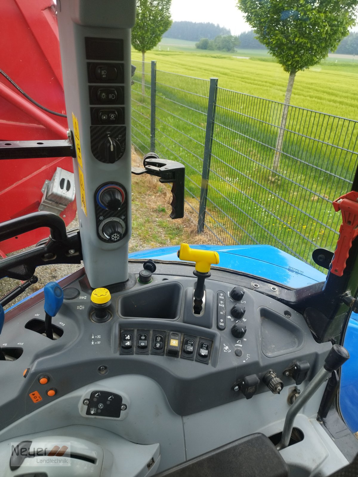 Traktor del tipo New Holland T5.105 EC, Gebrauchtmaschine In Bad Waldsee Mennisweiler (Immagine 6)