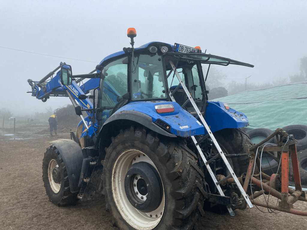 Traktor del tipo New Holland T5.105 ELECTRO COMMAND, Gebrauchtmaschine en CINTHEAUX (Imagen 7)