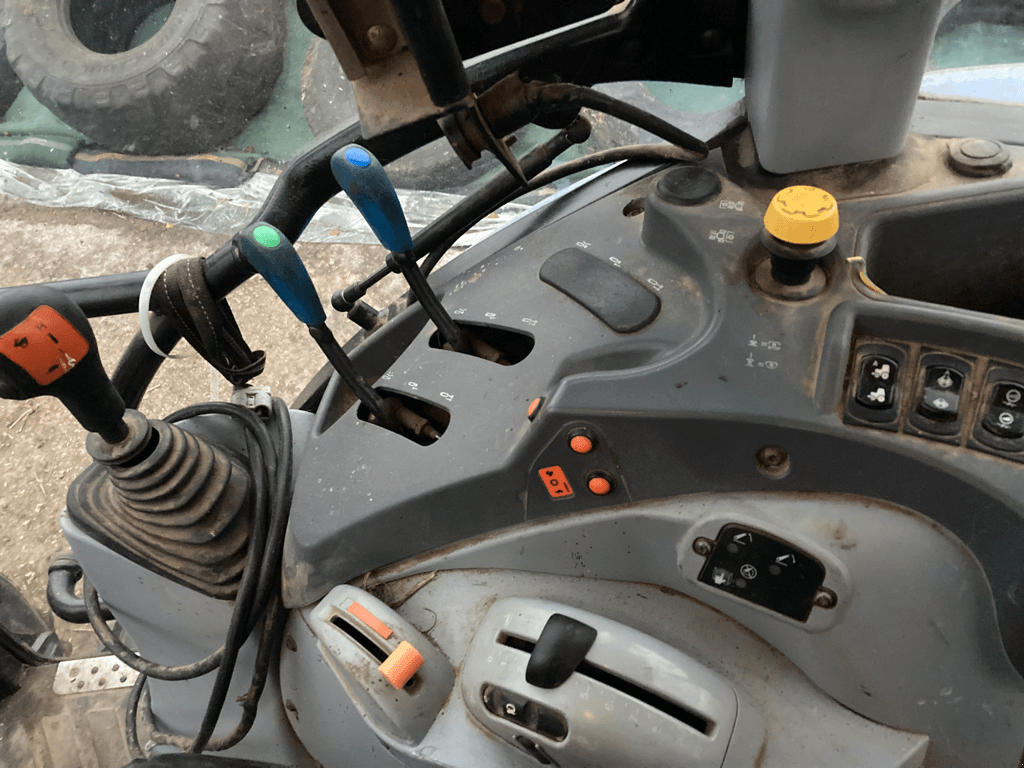 Traktor del tipo New Holland T5.105 ELECTRO COMMAND, Gebrauchtmaschine en CINTHEAUX (Imagen 3)