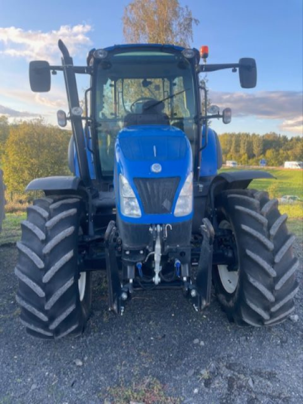 Traktor of the type New Holland T5.105 ELECTRO COMMAND, Gebrauchtmaschine in JOZE (Picture 6)